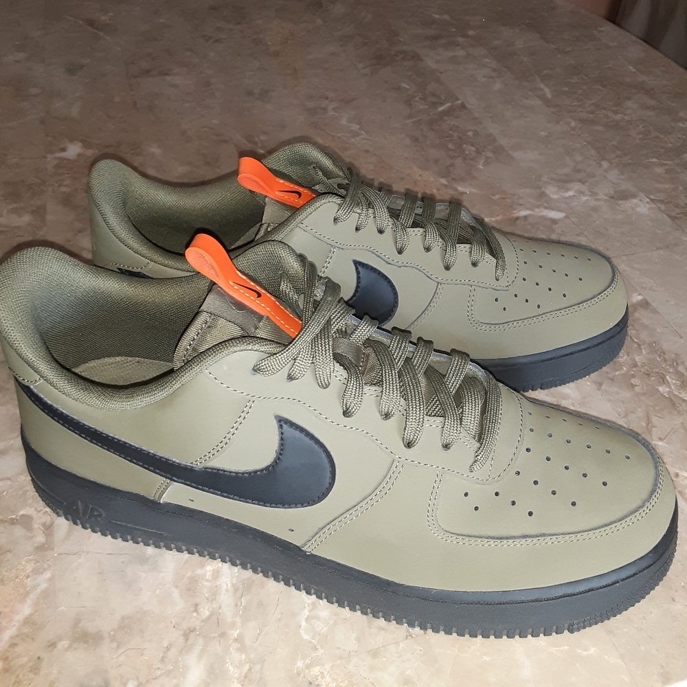 NIKE Air Force 1's '07 low Medium Olive/Starfish BQ4326-200 Men's Size 12 Shoes